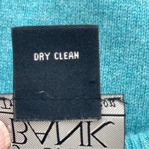 Jos A Bank Traveler Performance Tailored Fit Cashmere V-Neck Sweater Retro Blue - Picture 3 of 8